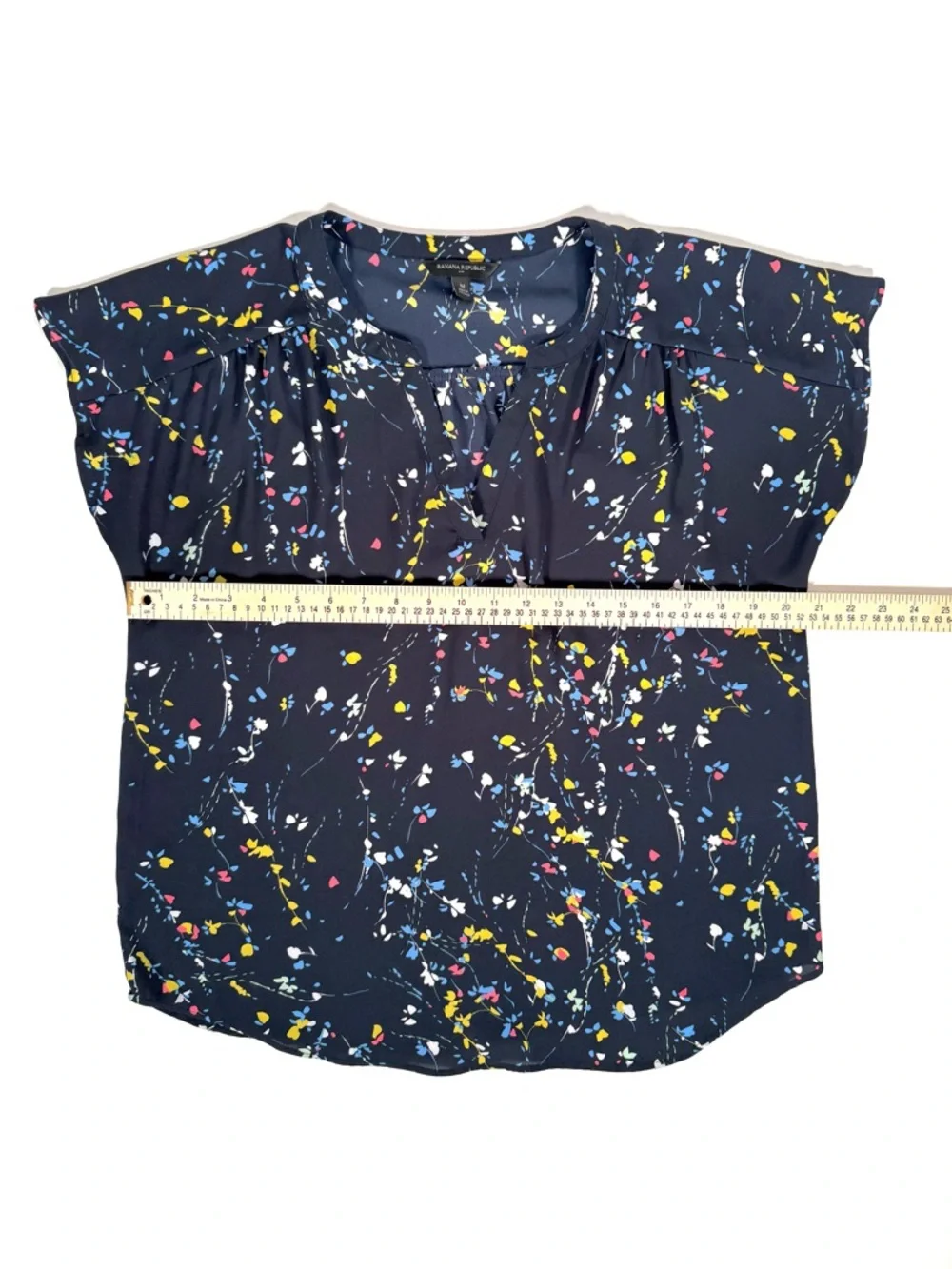 Banana Republic Navy Blue Wildflower Floral Flutter Sleeve V-Neck Blouse Sz M - Picture 8 of 11